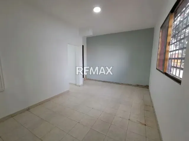 En Alquiler Oficina 35 m2 en Calle Bomboná a 30 m de la Av Bicentenario, Centro, Maturín, Monagas - 2