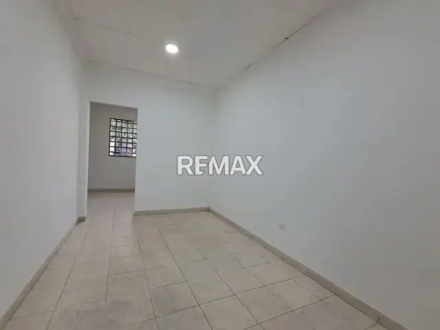 En Alquiler Oficina 35 m2 en Calle Bomboná a 30 m de la Av Bicentenario, Centro, Maturín, Monagas - 5