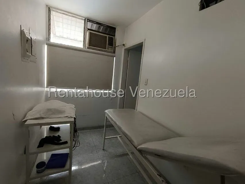 Consultorio Medico en Venta en Avenida Bolivar Norte, Carabobo - 13