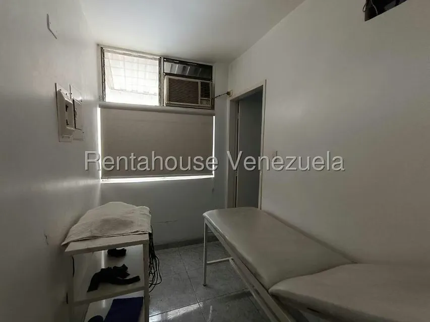 Consultorio Medico en Venta en Avenida Bolivar Norte, Carabobo - 17