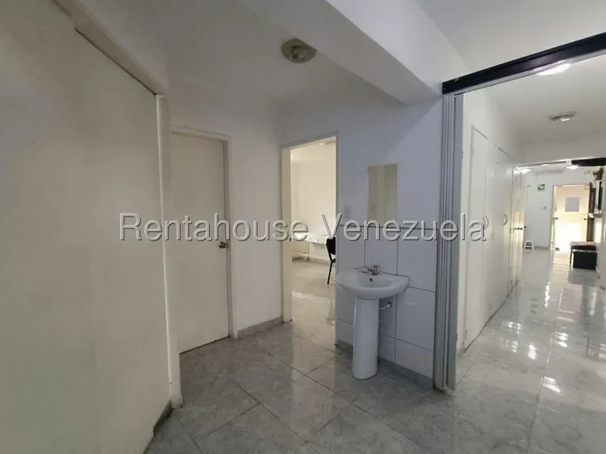 Consultorio Medico en Venta en Avenida Bolivar Norte, Carabobo - 29