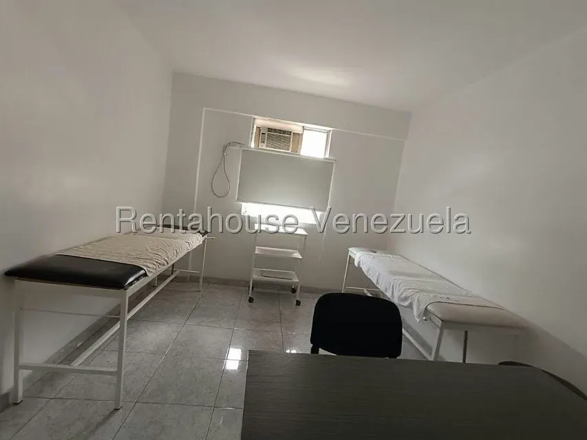 Consultorio Medico en Venta en Avenida Bolivar Norte, Carabobo - 32