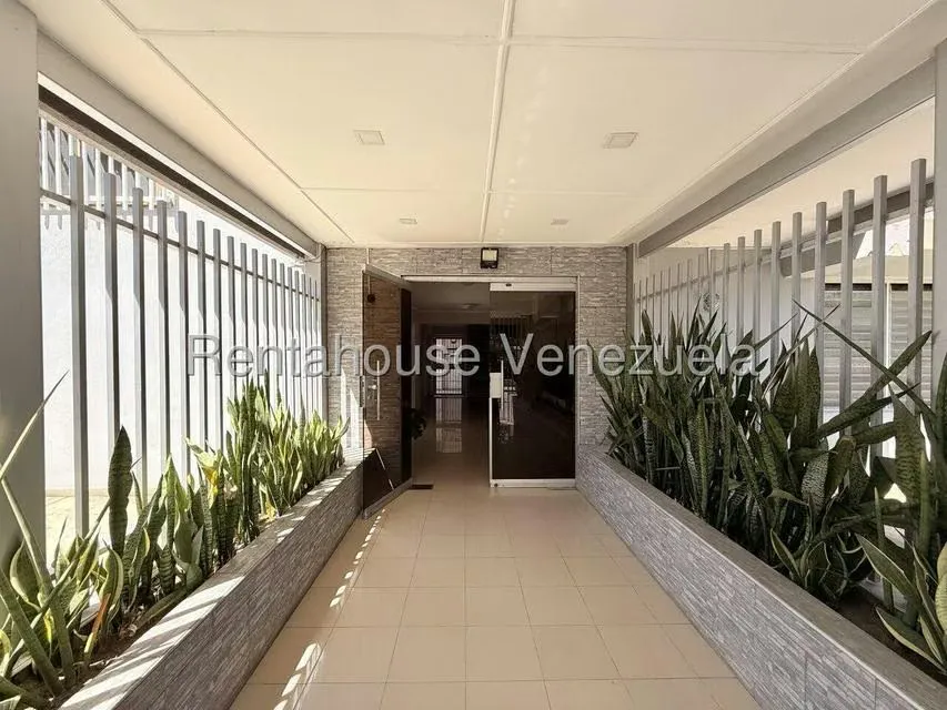 Apartamento (1 Nivel) en Venta en Del Este, Lara - 2