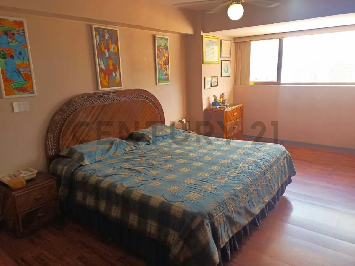 Pent House de 225mts2 en Venta Los Chaguaramos - 16