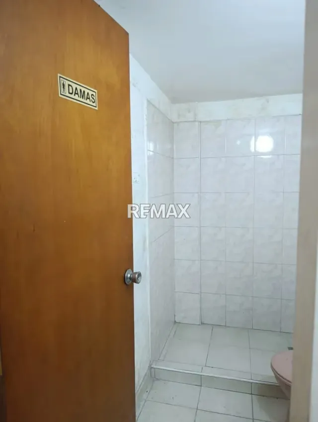 En Venta Local Comercial en San Joaquin - 12