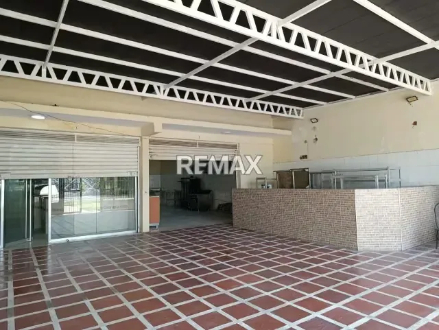 En Venta Local Comercial en San Joaquin - 4