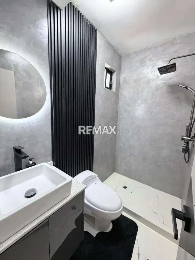 Se Vende Bello Apartamento en Res. Estratosfera en Urb. Valle Blanco - 14