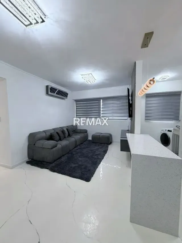 Se Vende Bello Apartamento en Res. Estratosfera en Urb. Valle Blanco - 2