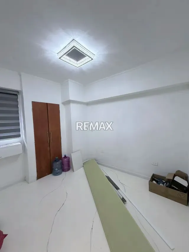 Se Vende Bello Apartamento en Res. Estratosfera en Urb. Valle Blanco - 4