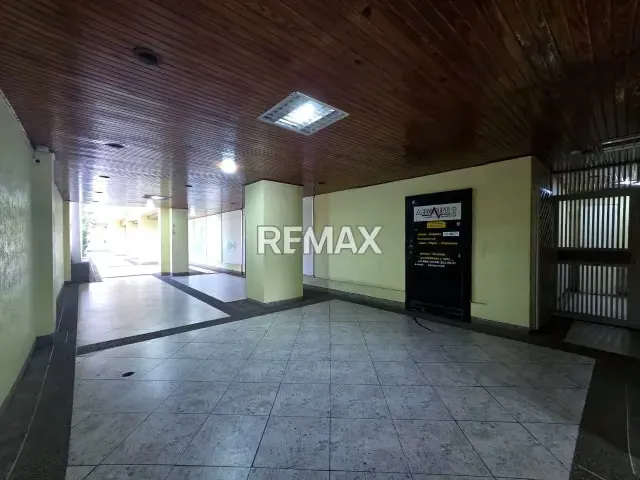 Estratégico apartamento en venta en Porlamar - Av. 4 de Mayo en Res. San Valentín. - 3