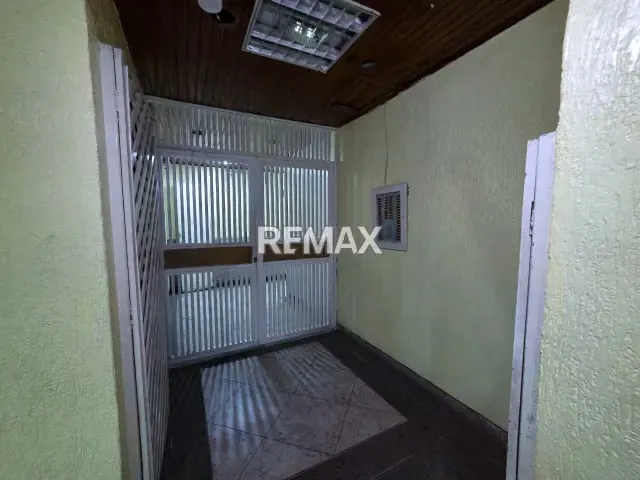 Estratégico apartamento en venta en Porlamar - Av. 4 de Mayo en Res. San Valentín. - 5