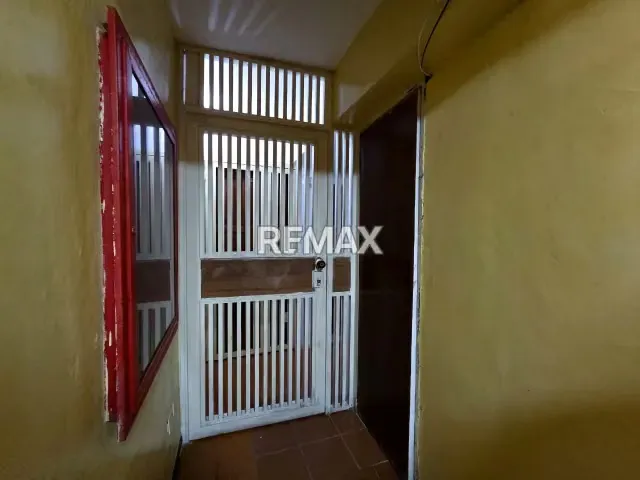 Estratégico apartamento en venta en Porlamar - Av. 4 de Mayo en Res. San Valentín. - 7