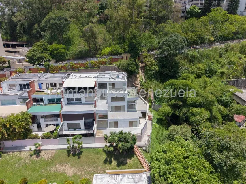 Casa (Multipes Niveles) en Venta en Los Naranjos del Cafetal, Distrito Metropolitano - 2