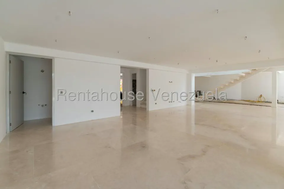 Casa (Multipes Niveles) en Venta en Los Naranjos del Cafetal, Distrito Metropolitano - 25