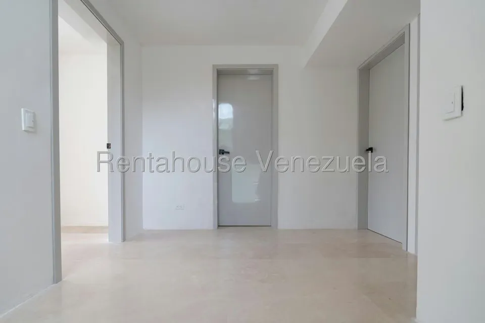 Casa (Multipes Niveles) en Venta en Los Naranjos del Cafetal, Distrito Metropolitano - 28