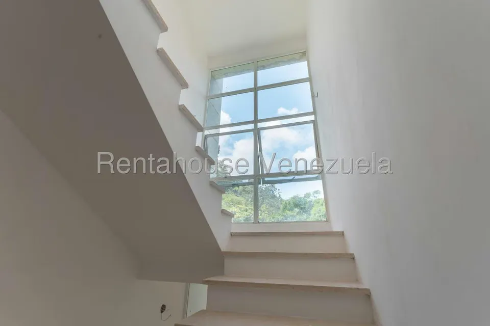 Casa (Multipes Niveles) en Venta en Los Naranjos del Cafetal, Distrito Metropolitano - 36