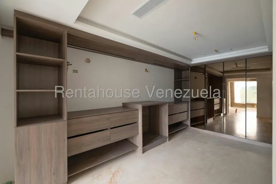 Casa (Multipes Niveles) en Venta en Los Naranjos del Cafetal, Distrito Metropolitano - 48