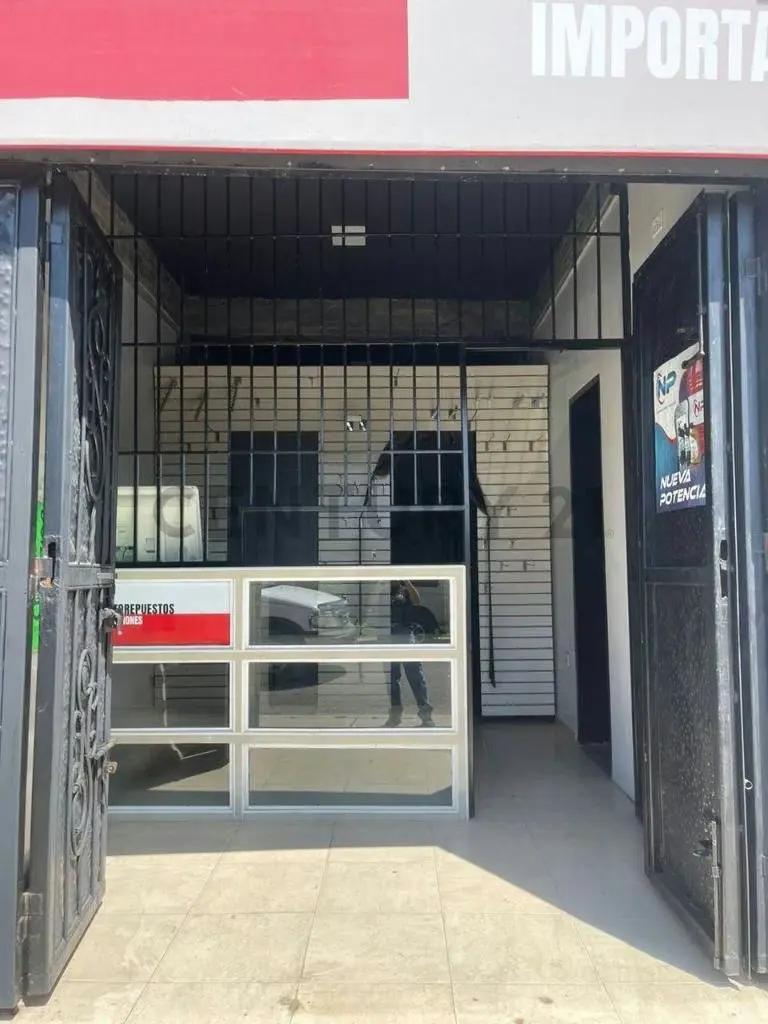 Venta de Locales Comerciales y Casa - 6