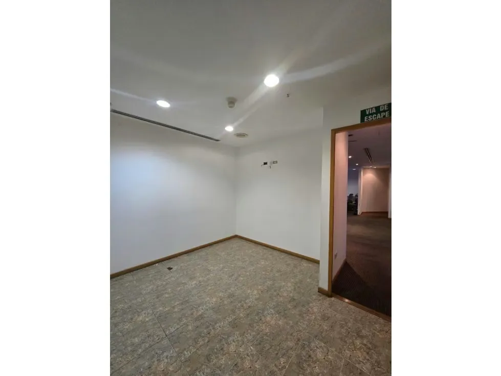 OFICINA EN VENTA 157 M2 - URB CHUAO - 3