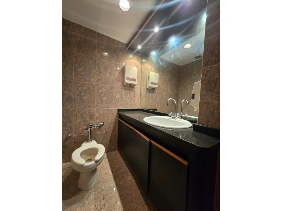 OFICINA EN VENTA 157 M2 - URB CHUAO - 5
