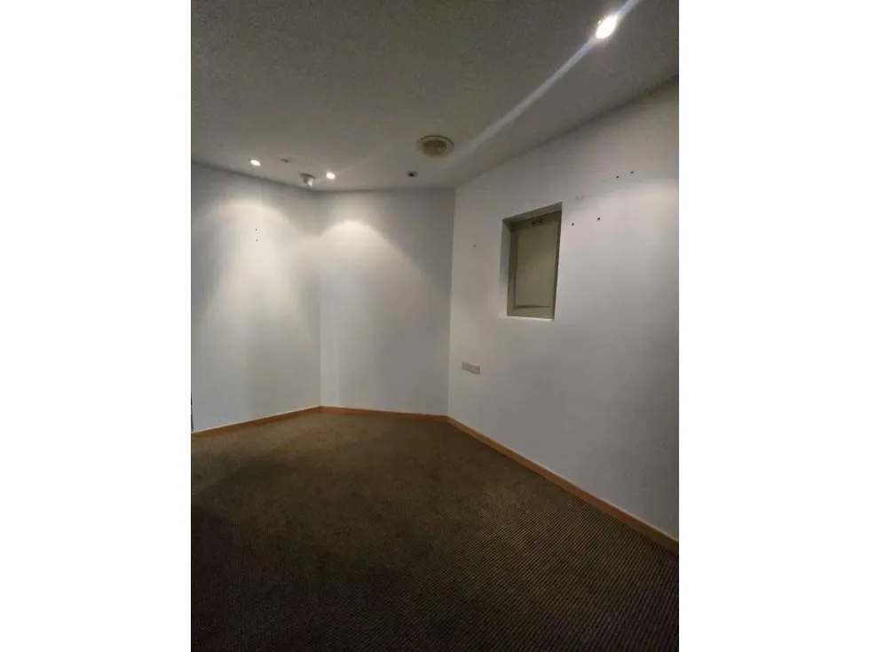 OFICINA EN VENTA 157 M2 - URB CHUAO - 10