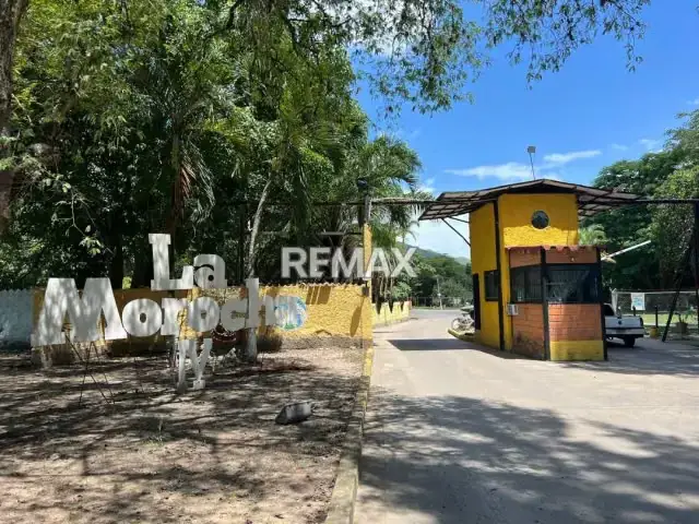 En venta TERRENO PLANO en la Urbanización LAS MOROCHAS.
