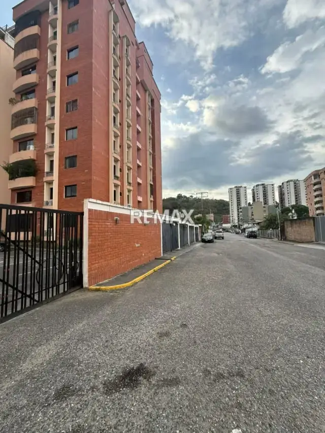 Amplio y moderno Apartamento en Venta, Ubicado en Residencias Karuay, Las Acacias, Valera Trujillo