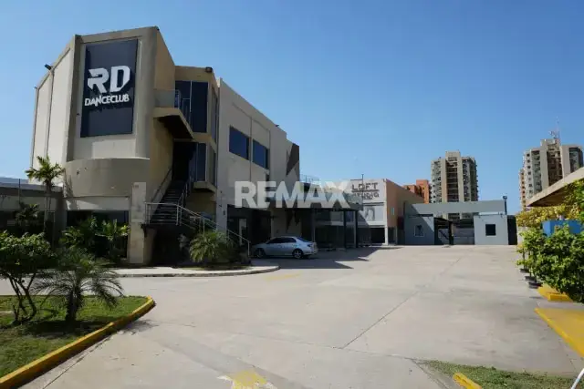 SE VENDE CENTRO COMERCIAL NOLETTY AV FUERZAS ARMADAS