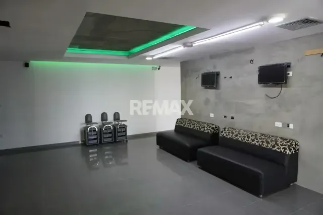 SE VENDE CENTRO COMERCIAL NOLETTY AV FUERZAS ARMADAS - 12