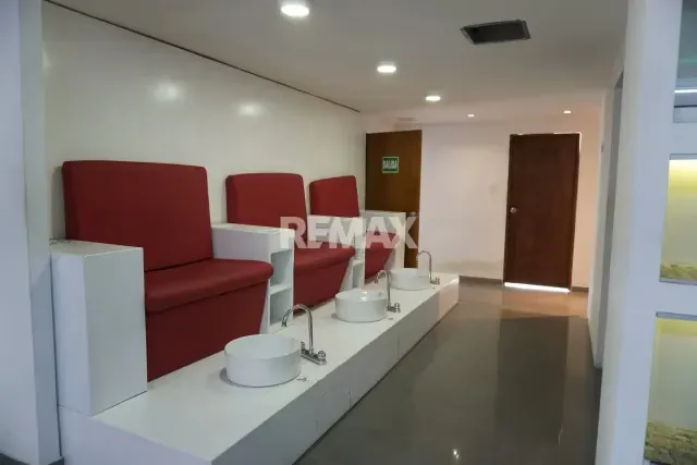SE VENDE CENTRO COMERCIAL NOLETTY AV FUERZAS ARMADAS - 13