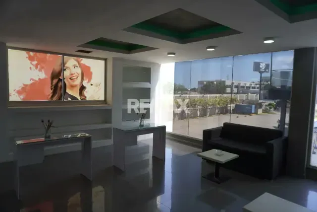 SE VENDE CENTRO COMERCIAL NOLETTY AV FUERZAS ARMADAS - 14