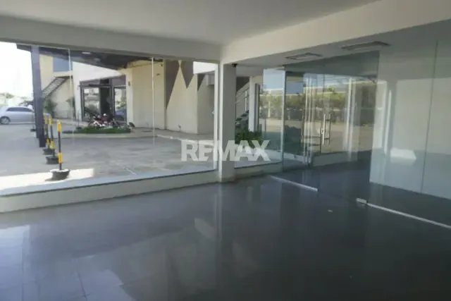 SE VENDE CENTRO COMERCIAL NOLETTY AV FUERZAS ARMADAS - 20
