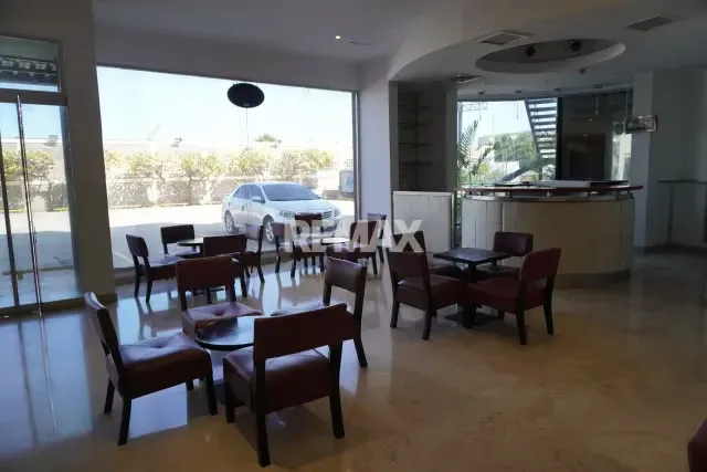 SE VENDE CENTRO COMERCIAL NOLETTY AV FUERZAS ARMADAS - 5
