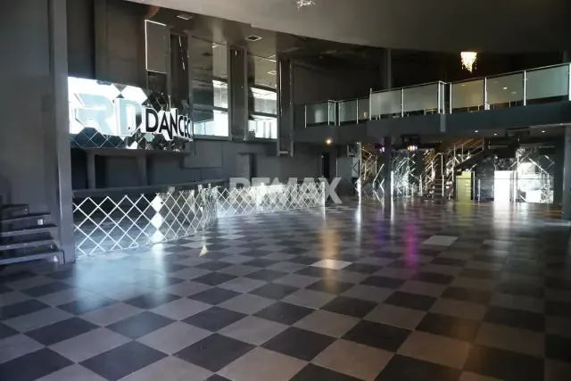 SE VENDE CENTRO COMERCIAL NOLETTY AV FUERZAS ARMADAS - 7