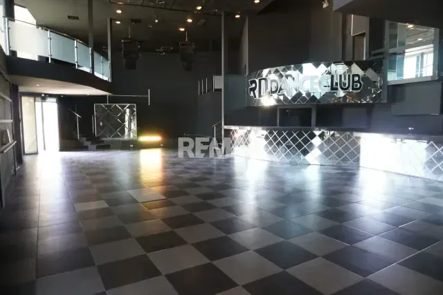 SE VENDE CENTRO COMERCIAL NOLETTY AV FUERZAS ARMADAS - 8
