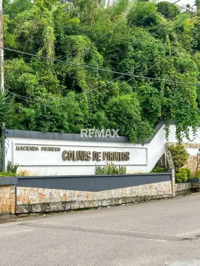 Se Vende Parcela en Colinas de Pirineos