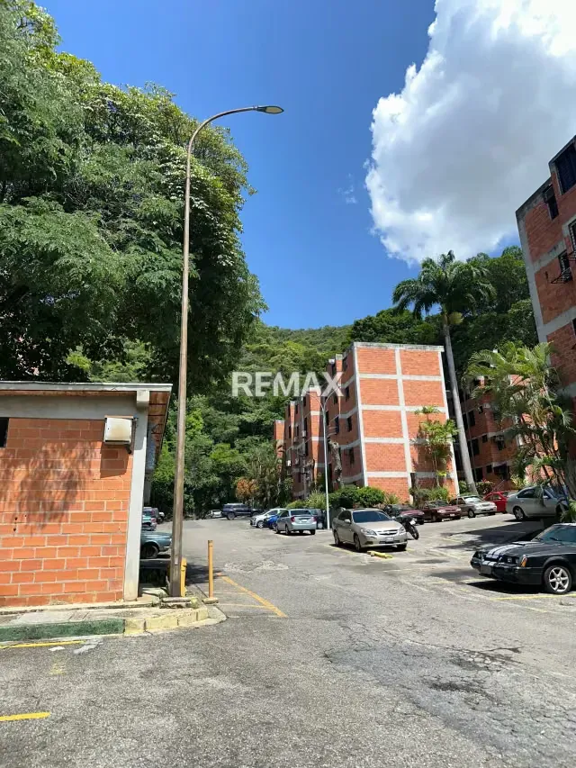 APARTAMENTO EN VENTA EN URB. LAS CHIMENEAS, RES. EL PEDREGAL VALENCIA EDO. CARABOBO