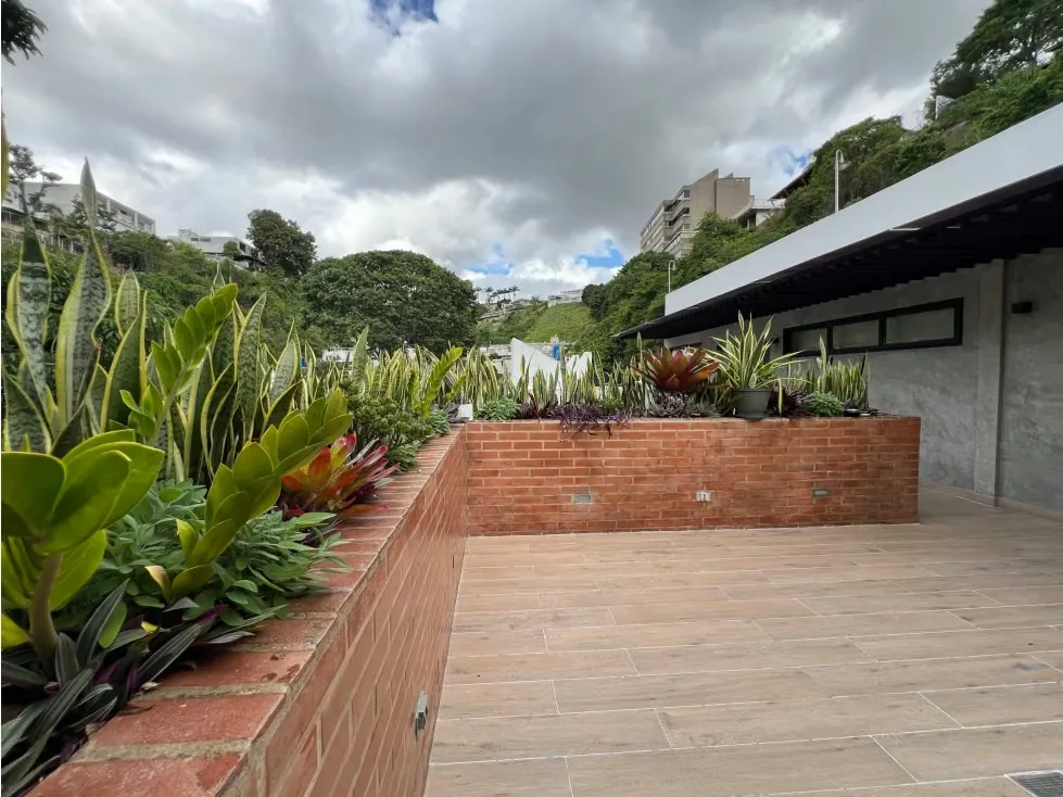 Se vende/alquila casa 1240m² 23h/17b/3e Colinas de Bello Monte - 18