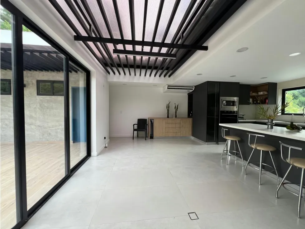 Se vende/alquila casa 1240m² 23h/17b/3e Colinas de Bello Monte - 3