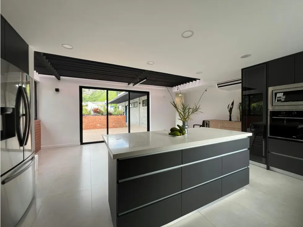 Se vende/alquila casa 1240m² 23h/17b/3e Colinas de Bello Monte - 27