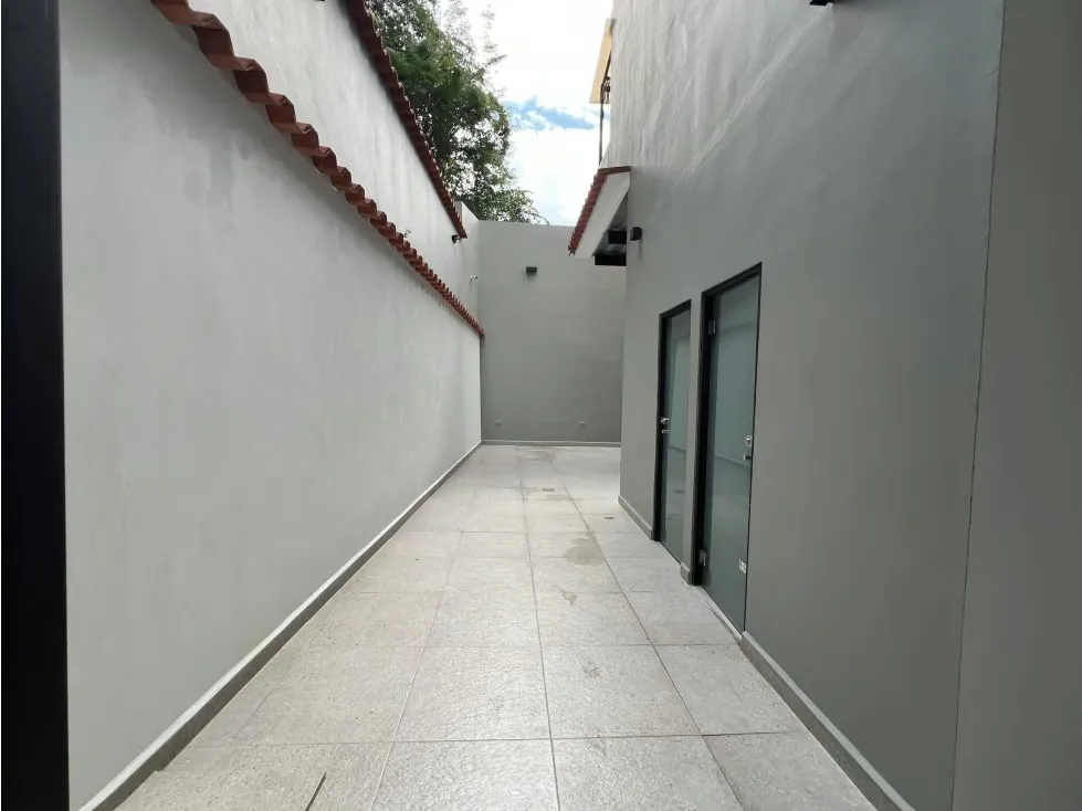 Se vende/alquila casa 1240m² 23h/17b/3e Colinas de Bello Monte - 35