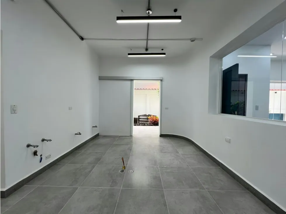 Se vende/alquila casa 1240m² 23h/17b/3e Colinas de Bello Monte - 43