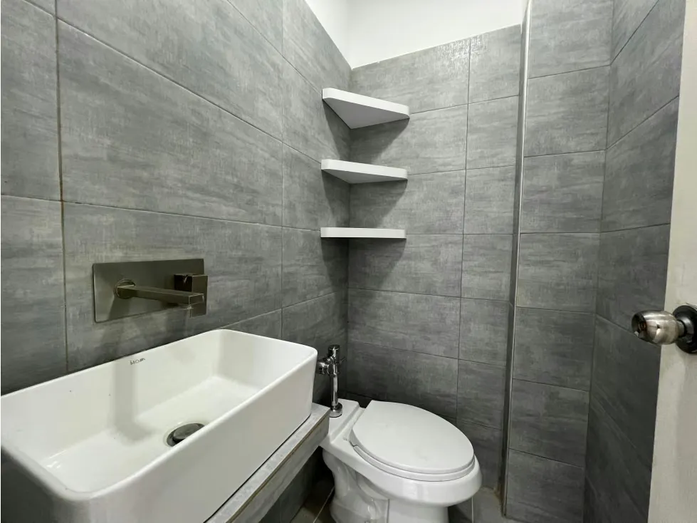 Se vende/alquila casa 1240m² 23h/17b/3e Colinas de Bello Monte - 56
