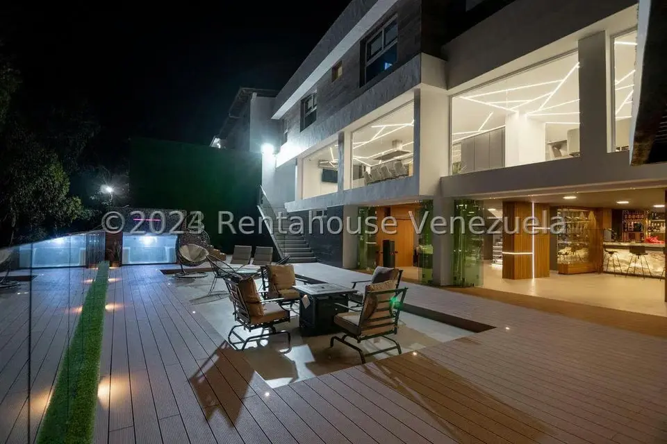 Casa (Multipes Niveles) en Venta en Los Naranjos del Cafetal, Distrito Metropolitano - 25