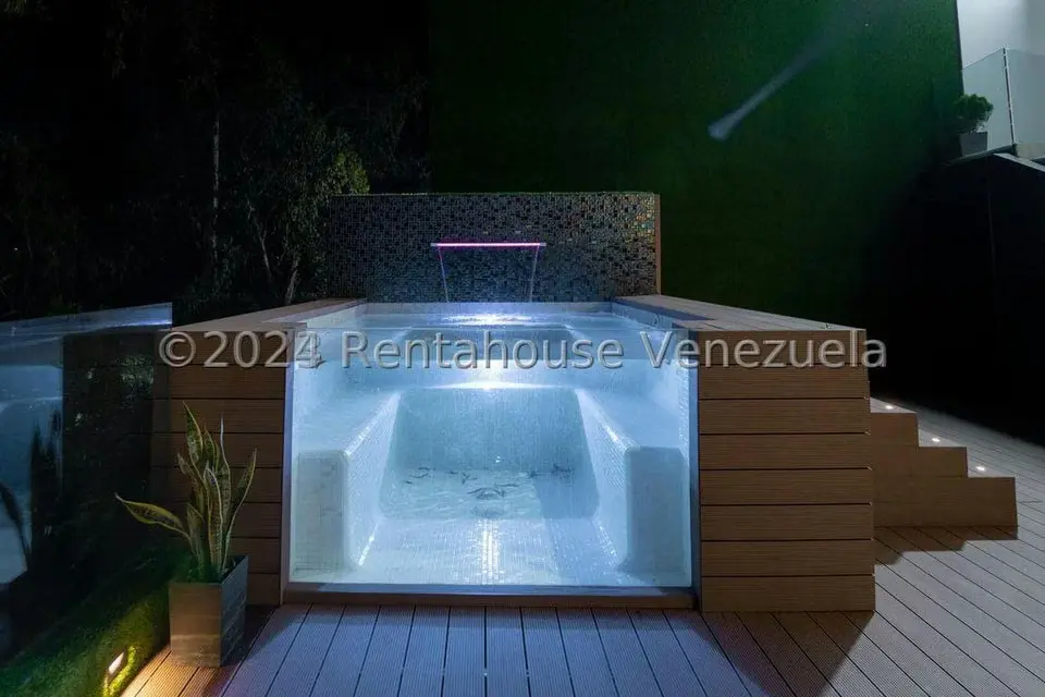 Casa (Multipes Niveles) en Venta en Los Naranjos del Cafetal, Distrito Metropolitano - 27