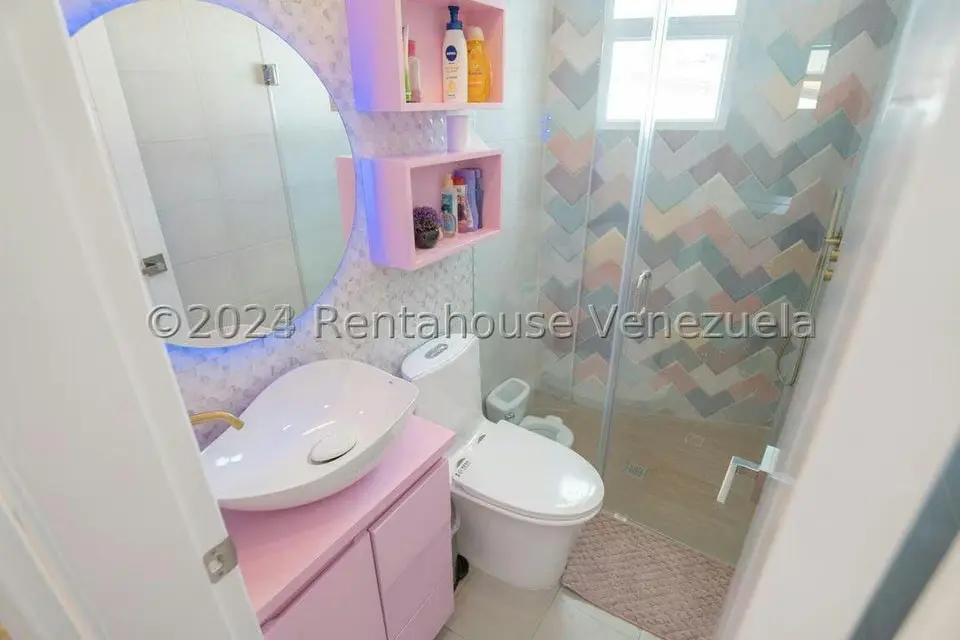 Casa (Multipes Niveles) en Venta en Los Naranjos del Cafetal, Distrito Metropolitano - 60
