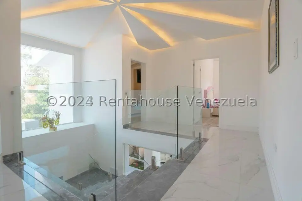 Casa (Multipes Niveles) en Venta en Los Naranjos del Cafetal, Distrito Metropolitano - 61