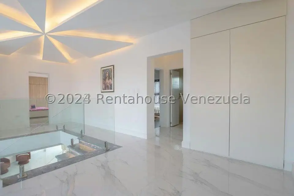 Casa (Multipes Niveles) en Venta en Los Naranjos del Cafetal, Distrito Metropolitano - 66