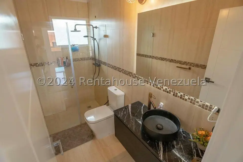 Casa (Multipes Niveles) en Venta en Los Naranjos del Cafetal, Distrito Metropolitano - 67