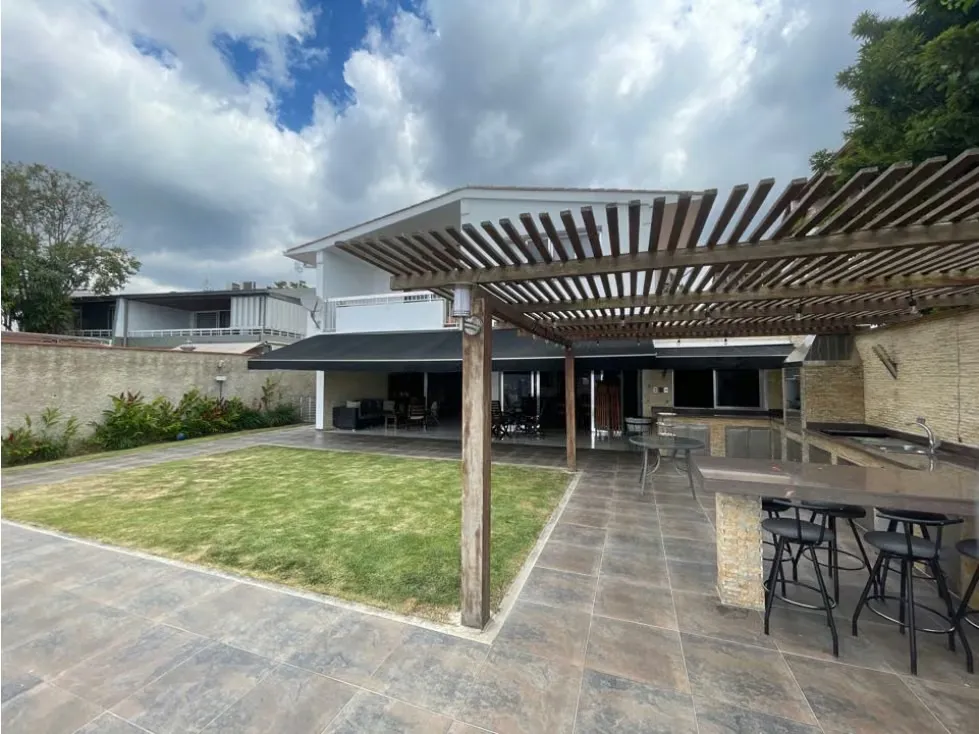 Vendo casa 800m2 5h+s/4.5b+s/4p Colinas de Santa Mónica 2757 - 3